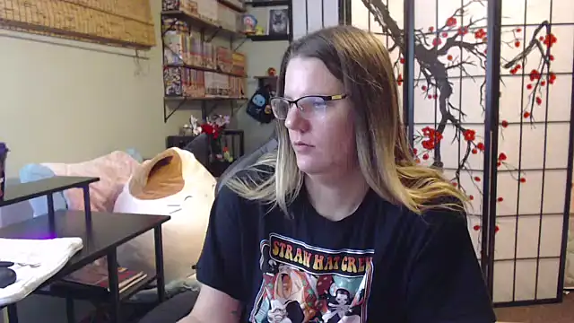 Sarahtineke online show from February 10, 2026, 6:18 pm