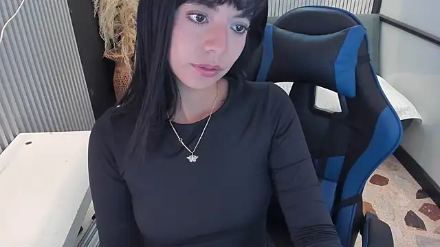 NicolRoss  online show from June 10, 2026, 9:27 pm
