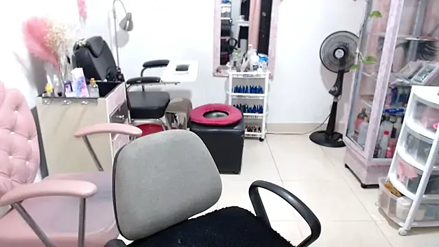 titsbiglovers online show from June 3, 2026, 2:33 pm