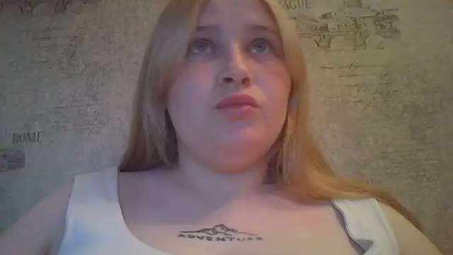 Snapshot of Light_Luna chatting on July 1, 2026, 2:39 pm Light Luna online show from July 1, 2026, 2:39 pm