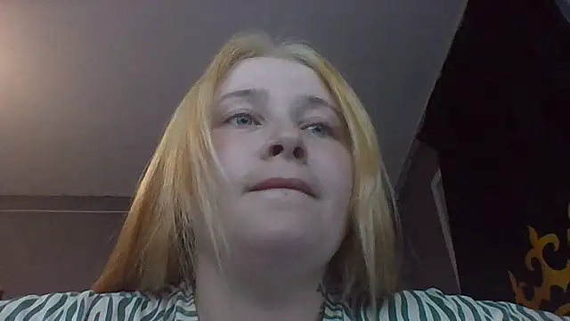 Snapshot of Light_Luna chatting on June 26, 2026, 4:02 pm Light Luna online show from June 26, 2026, 4:02 pm