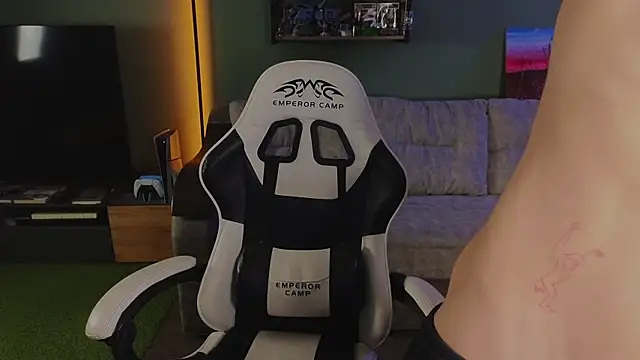 Snapshot of TeddyLiLboy chatting on December 4, 2025, 2:27 pm TeddyLiLboy online show from December 4, 2025, 2:27 pm