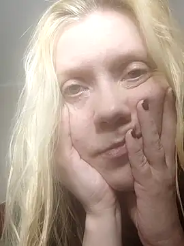 Snapshot of LeraSweet chatting on April 26, 2026, 7:11 pm LeraSweet online show from April 26, 2026, 7:11 pm