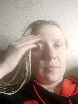 Snapshot of LeraSweet chatting on May 3, 2026, 7:39 pm LeraSweet online show from May 3, 2026, 7:39 pm
