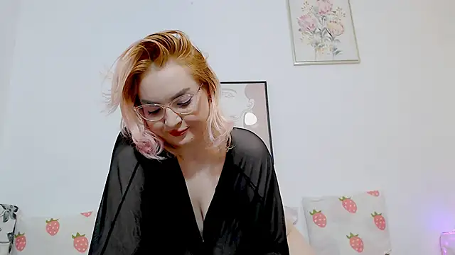 Snapshot of Catlady333 chatting on September 9, 2025, 6:45 am Catlady333 online show from September 9, 2025, 6:45 am