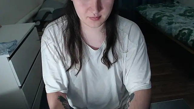 EvaMiron online show from November 28, 2025, 1:44 pm