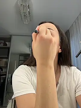 deliaroyal online show from February 6, 2026, 1:07 pm