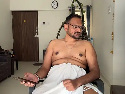 lovbombayduck11 online show from June 28, 2026, 5:03 am