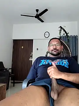 lovbombayduck11 online show from February 12, 2026, 10:04 am