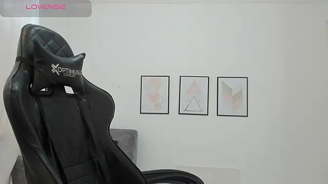 natalia curvy1 online show from February 12, 2026, 5:45 pm