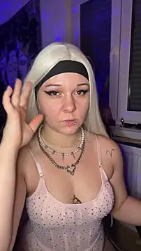 Snapshot of kinkygirl420x chatting on December 16, 2025, 8:13 pm kinkygirl420x online show from December 16, 2025, 8:13 pm