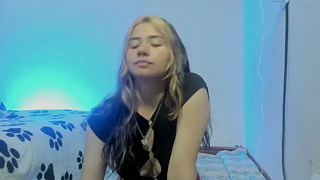 Snapshot of Amywhitexxxd chatting on February 5, 2025, 1:37 am Amywhitexxxd online show from February 5, 2025, 1:37 am