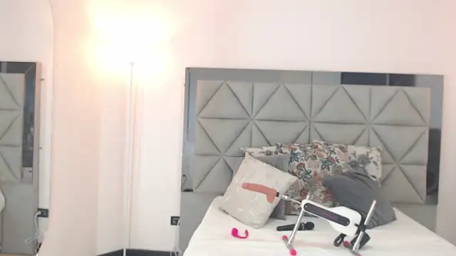 genesis moretz online show from April 9, 2026, 4:25 am