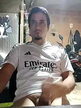 Snapshot of Rejy1992 chatting on December 18, 2024, 3:37 am Rejy1992 online show from December 18, 2024, 3:37 am