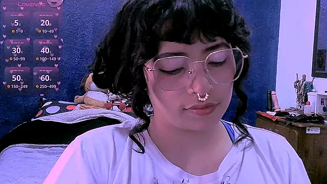 NinaYellow online show from May 12, 2026, 2:01 pm