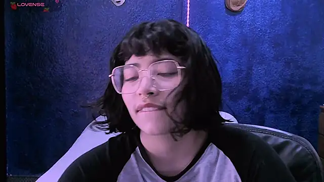 Snapshot of NinaYellow chatting on December 28, 2024, 2:53 pm NinaYellow online show from December 28, 2024, 2:53 pm