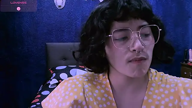 Snapshot of NinaYellow chatting on November 5, 2025, 1:03 pm NinaYellow online show from November 5, 2025, 1:03 pm