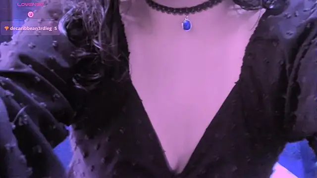 Snapshot of NinaYellow chatting on October 4, 2025, 4:19 pm NinaYellow online show from October 4, 2025, 4:19 pm