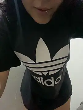 florchu7 online show from December 5, 2025, 5:39 am