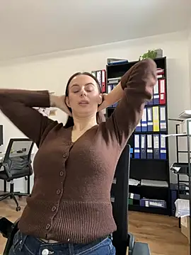 Hii Lolla online show from February 5, 2026, 9:05 am