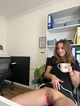 Hii Lolla online show from April 19, 2026, 7:31 am