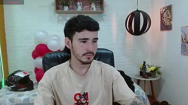 Snapshot of DmitriSanders chatting on February 26, 2025, 8:36 pm DmitriSanders online show from February 26, 2025, 8:36 pm