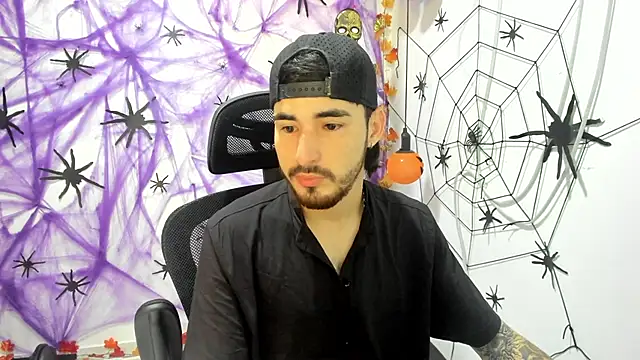 Snapshot of DmitriSanders chatting on October 21, 2025, 4:39 pm DmitriSanders online show from October 21, 2025, 4:39 pm