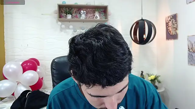 Snapshot of DmitriSanders chatting on February 19, 2025, 9:03 pm DmitriSanders online show from February 19, 2025, 9:03 pm