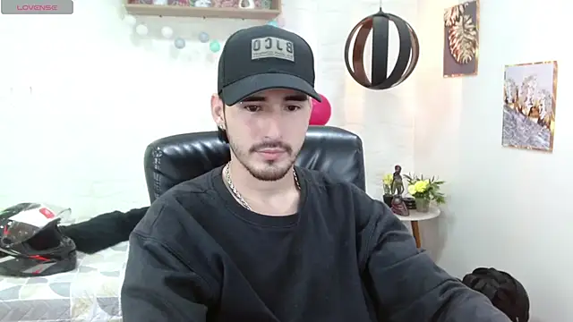 Snapshot of DmitriSanders chatting on February 25, 2025, 9:04 pm DmitriSanders online show from February 25, 2025, 9:04 pm