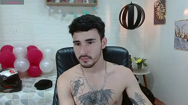 Snapshot of DmitriSanders chatting on February 22, 2025, 9:48 pm DmitriSanders online show from February 22, 2025, 9:48 pm