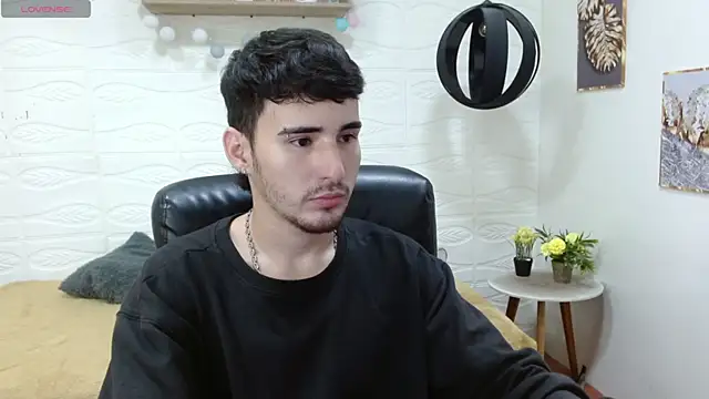 Snapshot of DmitriSanders chatting on March 22, 2025, 8:04 pm DmitriSanders online show from March 22, 2025, 8:04 pm