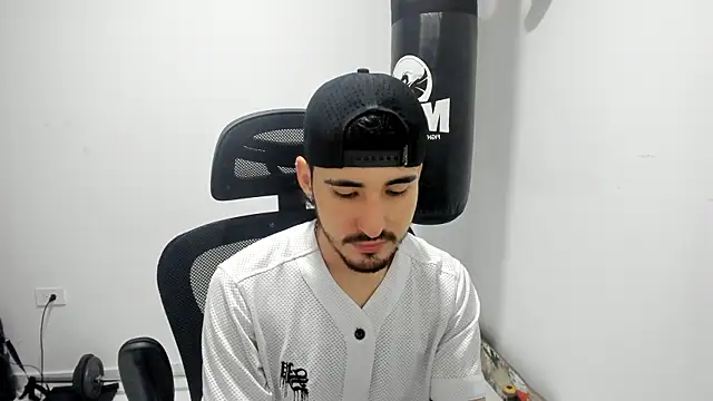 Snapshot of DmitriSanders chatting on September 12, 2025, 7:02 pm DmitriSanders online show from September 12, 2025, 7:02 pm