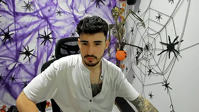 Snapshot of DmitriSanders chatting on October 1, 2025, 10:35 pm DmitriSanders online show from October 1, 2025, 10:35 pm