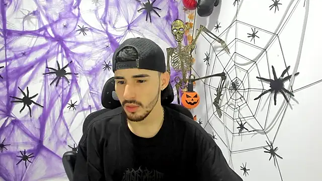 Snapshot of DmitriSanders chatting on September 28, 2025, 1:23 am DmitriSanders online show from September 28, 2025, 1:23 am