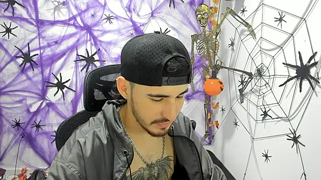 Snapshot of DmitriSanders chatting on September 29, 2025, 9:42 pm DmitriSanders online show from September 29, 2025, 9:42 pm