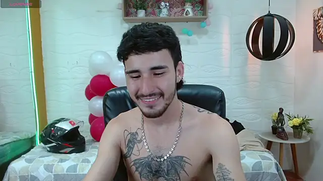 Snapshot of DmitriSanders chatting on February 26, 2025, 11:41 pm DmitriSanders online show from February 26, 2025, 11:41 pm