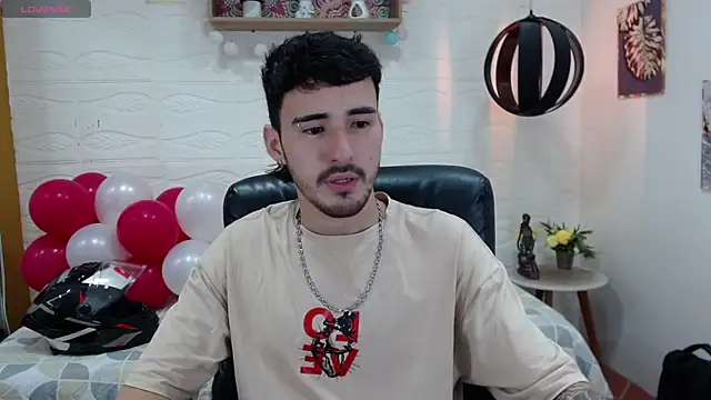 Snapshot of DmitriSanders chatting on February 20, 2025, 8:58 pm DmitriSanders online show from February 20, 2025, 8:58 pm