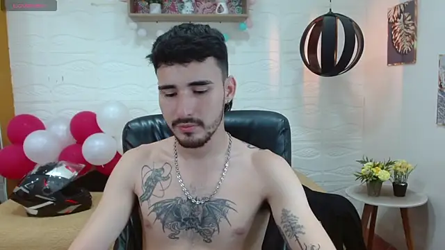 Snapshot of DmitriSanders chatting on March 4, 2025, 9:00 pm DmitriSanders online show from March 4, 2025, 9:00 pm