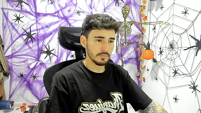 Snapshot of DmitriSanders chatting on October 9, 2025, 8:42 pm DmitriSanders online show from October 9, 2025, 8:42 pm