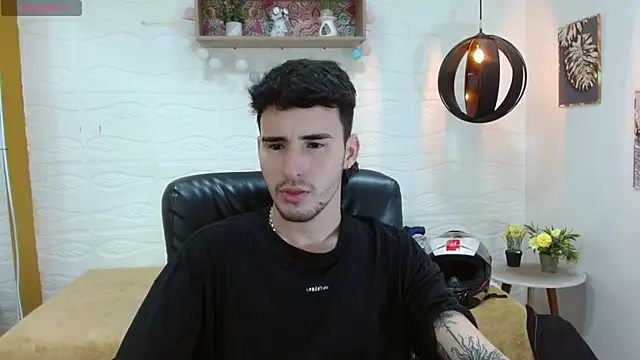 Snapshot of DmitriSanders chatting on March 19, 2025, 8:22 pm DmitriSanders online show from March 19, 2025, 8:22 pm