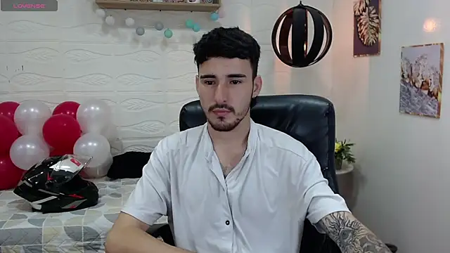 Snapshot of DmitriSanders chatting on February 14, 2025, 8:26 pm DmitriSanders online show from February 14, 2025, 8:26 pm