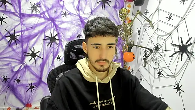 Snapshot of DmitriSanders chatting on September 30, 2025, 9:32 pm DmitriSanders online show from September 30, 2025, 9:32 pm