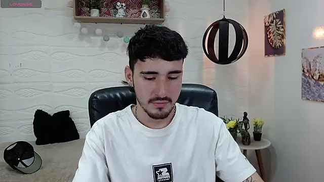 Snapshot of DmitriSanders chatting on January 28, 2025, 12:36 am DmitriSanders online show from January 28, 2025, 12:36 am