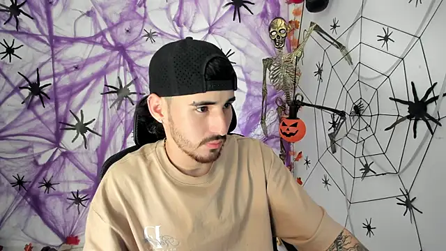 Snapshot of DmitriSanders chatting on September 28, 2025, 7:43 pm DmitriSanders online show from September 28, 2025, 7:43 pm