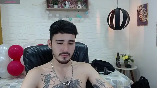 Snapshot of DmitriSanders chatting on February 18, 2025, 11:30 pm DmitriSanders online show from February 18, 2025, 11:30 pm