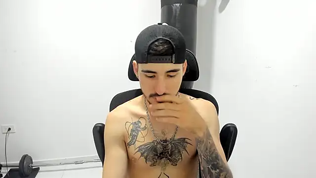 Snapshot of DmitriSanders chatting on September 10, 2025, 8:08 pm DmitriSanders online show from September 10, 2025, 8:08 pm