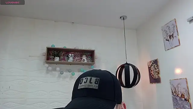 Snapshot of DmitriSanders chatting on February 7, 2025, 9:04 pm DmitriSanders online show from February 7, 2025, 9:04 pm