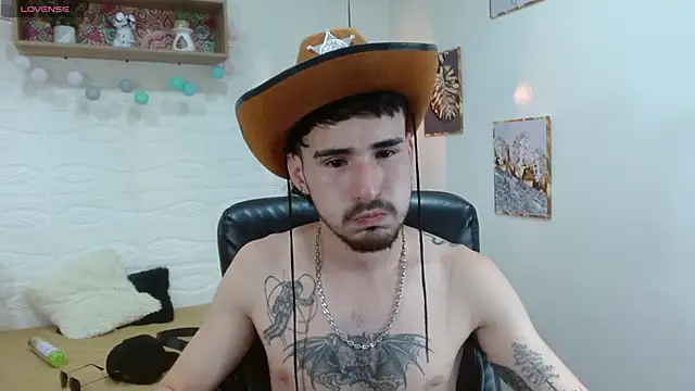 Snapshot of DmitriSanders chatting on March 6, 2025, 12:43 am DmitriSanders online show from March 6, 2025, 12:43 am