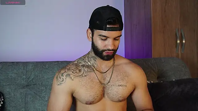 Snapshot of MarkHazze chatting on October 28, 2025, 9:36 pm MarkHazze online show from October 28, 2025, 9:36 pm