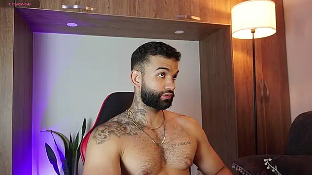 Snapshot of MarkHazze chatting on November 10, 2025, 12:04 am MarkHazze online show from November 10, 2025, 12:04 am